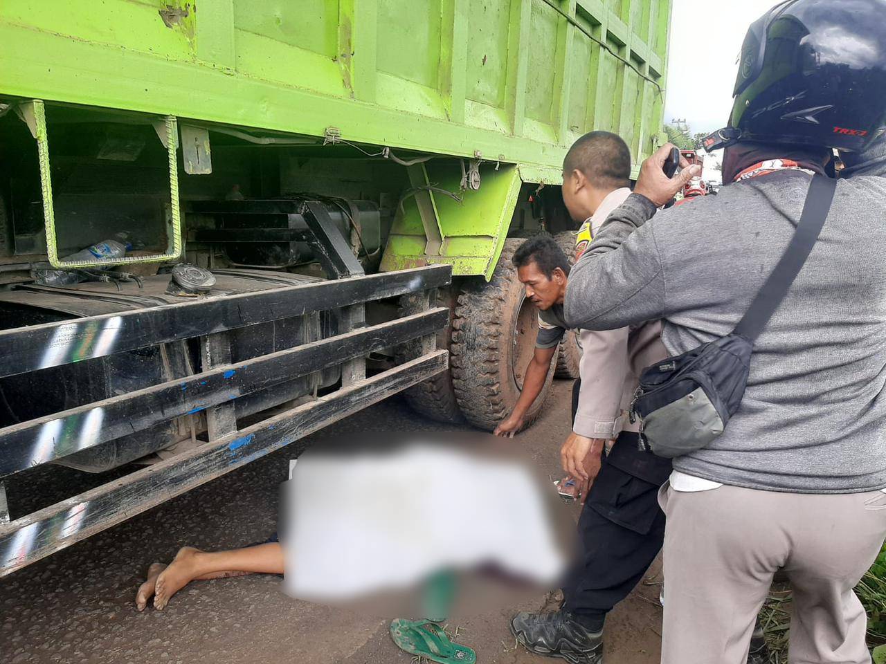 Kecelakaan Seorang ABG 16 Tahun Tewas Tertabrak Usai Coba Hentikan Truk Troton di Bogor