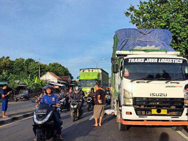 Kecelakaan Truk Tronton Tabrak Pejalan Kaki hingga Tewas di Jalur Lamongan-Babat