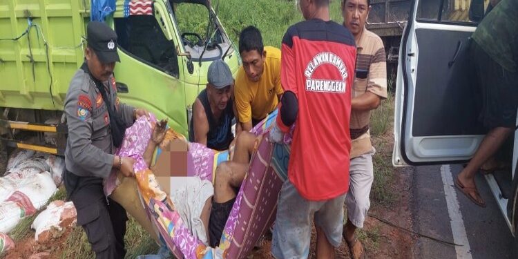 Kecelakaan Tunggal Sopir Dump Truk Tewas Terjepit di Jalan Poros Parenggean-Pelantaran