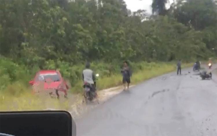 Kecelakaan Yamaha Jupiter Z1 Ditabrak Toyota Calya di Kapuas, 1 Orang Tewas