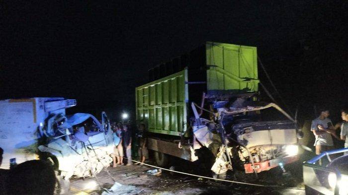 Kecelakaan dengan Dump Truk dan Toyota Agya, Sopir Mobil Box Indomaret Tewas di Kubu Raya