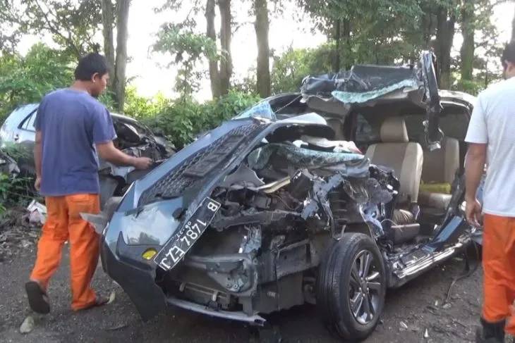 Kecelakaan di Jalan Tol Cipularang KM 86 Purwakarta, Mobil Xenia Masuk Kolong Truk Sebabkan 1 Korban Tewas