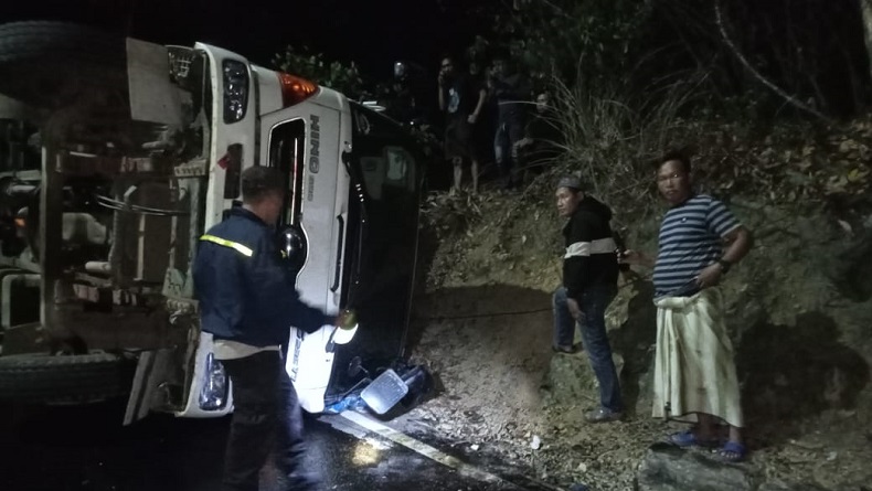 Kecelakaan di Jalan Trans Sulawesi, Truk Terguling Timpa Helper hingga Tewas
