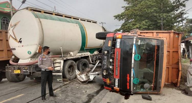 Kecelakaan di Sergai, Dump Truk Vs Truk Tangki, Sopir Luka-Luka