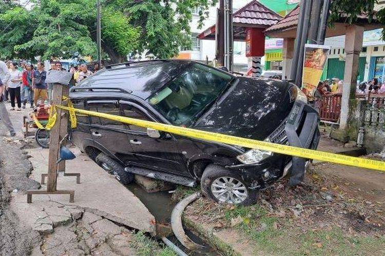 Laka Lantas Mobil Pajero Prajurit TNI AL Tabrak Tukang Gorengan di Palembang hingga Tewas
