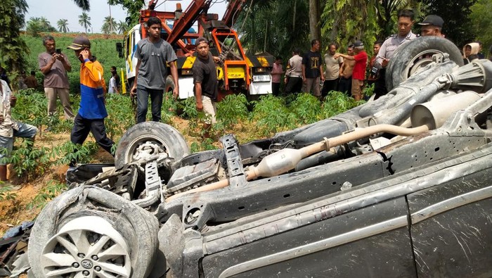 Mobil Bawa 2 Pelajar di Tebing Tinggi Tertabrak Kereta Api, 1 tewas