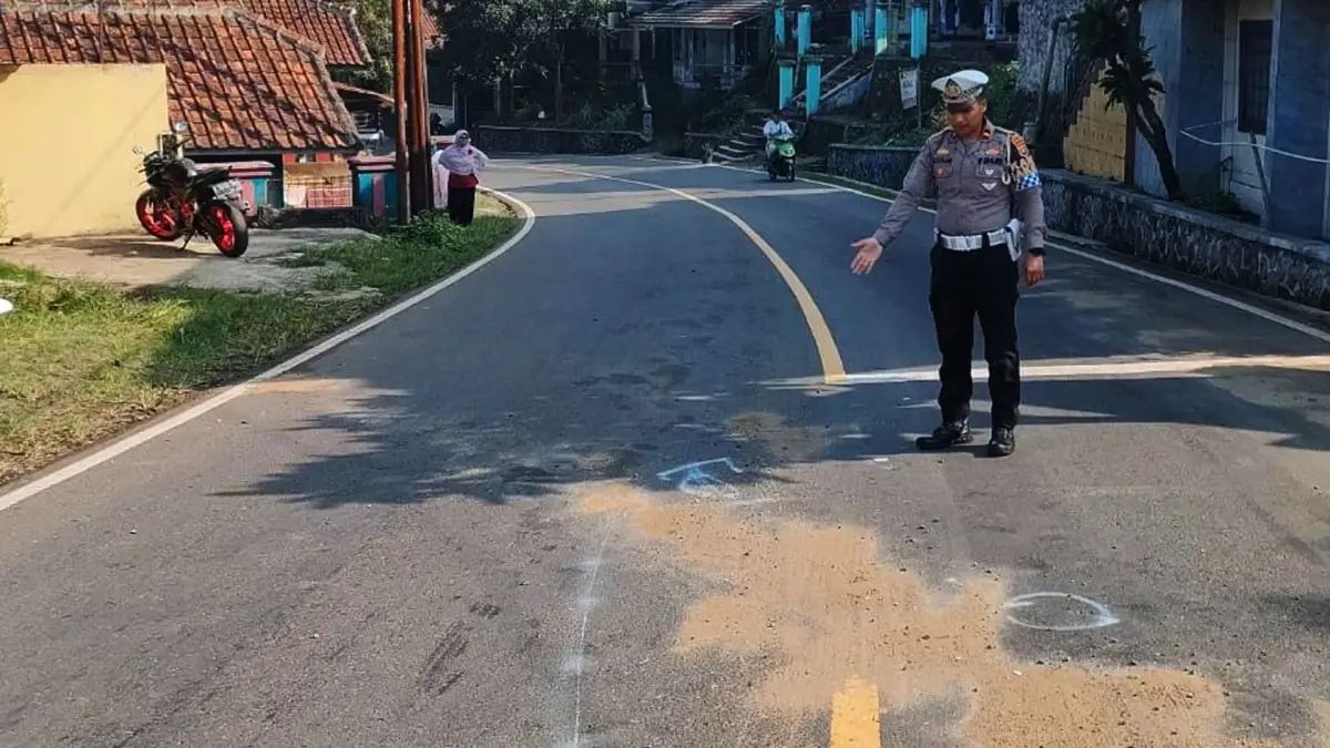 Akibat Terlalu ke Kanan, Mobil Toyota Calya Hantam Pemotor hingga Tewas di Jalan Raya Palabuhanratu Sukabumi