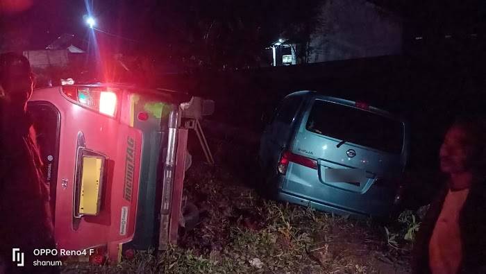 Mobil vs Angkot Tabrakan hingga Masuk Parit di Pontang Serang, Begini Kondisi Penumpangnya