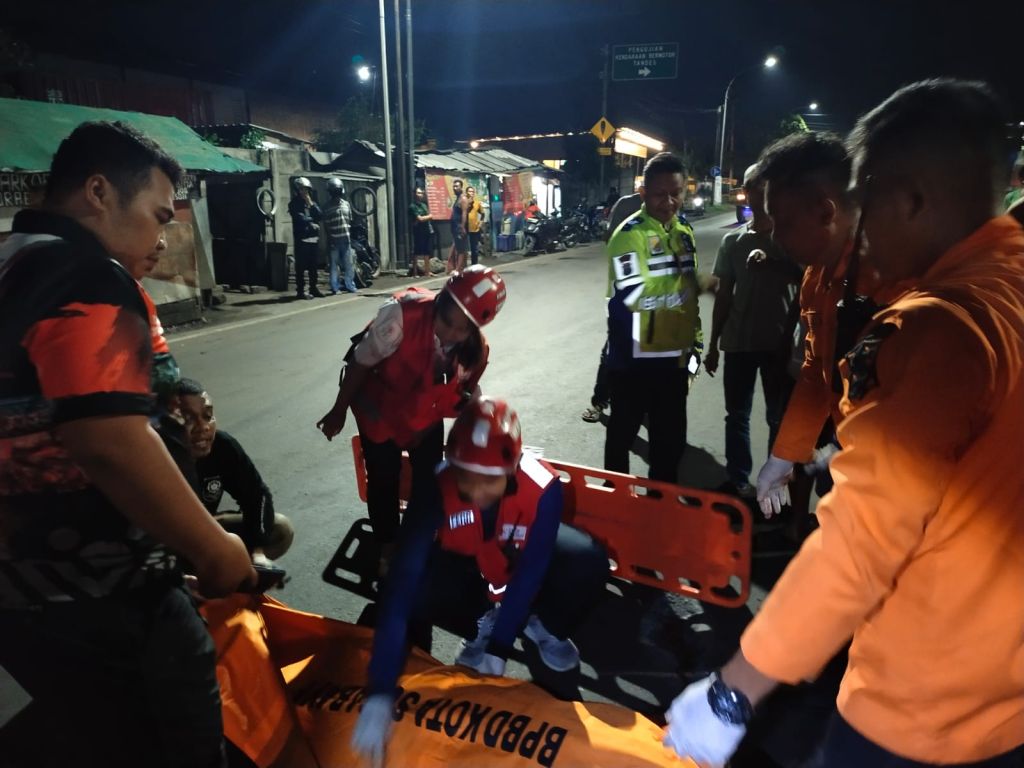 Motor Tabrak Pembatas Jalan di Surabaya, Satu Orang Tewas