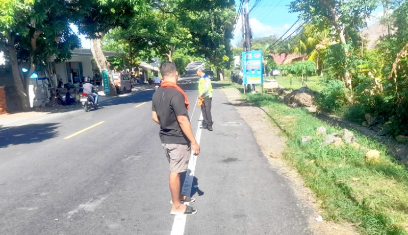 Pasutri Belanda Tabrak Minibus, Sang Suami Tewas di TKP