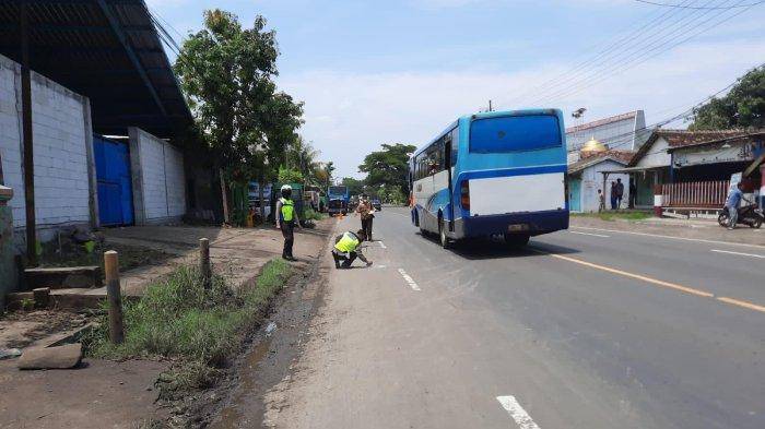 Hendak Nyalip, Pasutri Berboncengan Terpeleset Lalu Ditabrak Bus hingga Sang Istri Tewas di Pasuruan