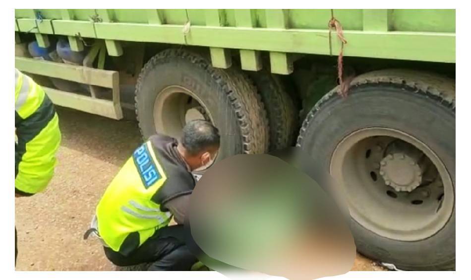 Pemotor Pelajar 19 Tahun Tewas Usai Tabrak Minibus Lalu Terlindas Truk di Jalinsum Lampung Selatan