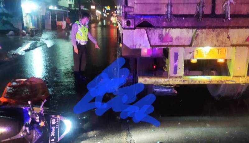 Terpeleset Lalu Terjatuh, Pemotor di Balaraja Tangerang Tewas Terlindas Truk