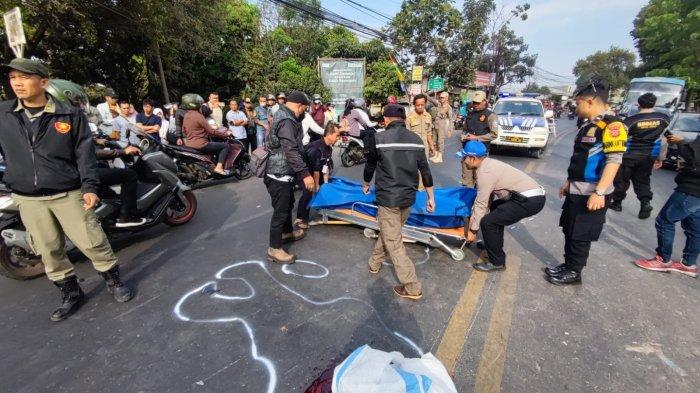 Kecelakaan Maut di Bandung Tadi Pagi, Pengendara Motor Tabrak Truk hingga Tewas, Diduga Mengantuk