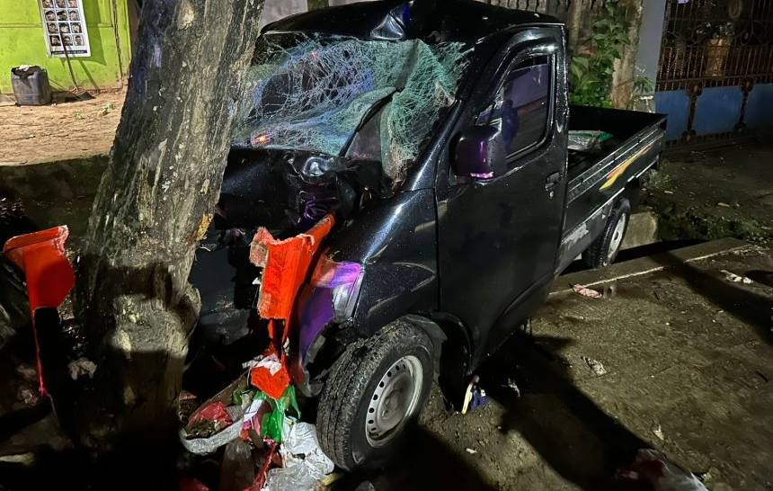 Pikap Hilang Kendali Lalu Tabrak Pohon di Puuwatu Kendari, Seorang Penumpang Tewas