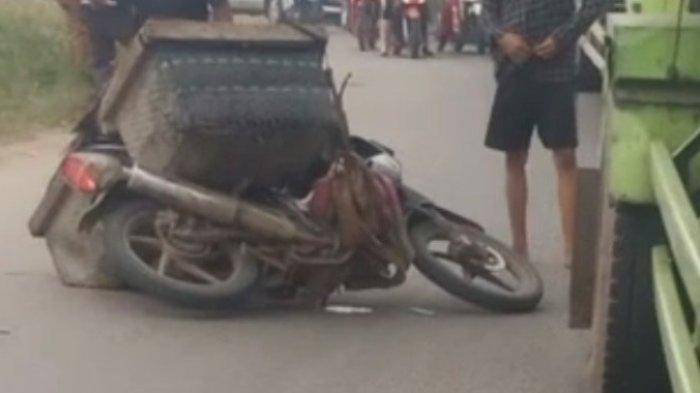 Rombong Motor Tersenggol Truk, Pemotor Tewas Kecelakaan di Pringsewu Lampung