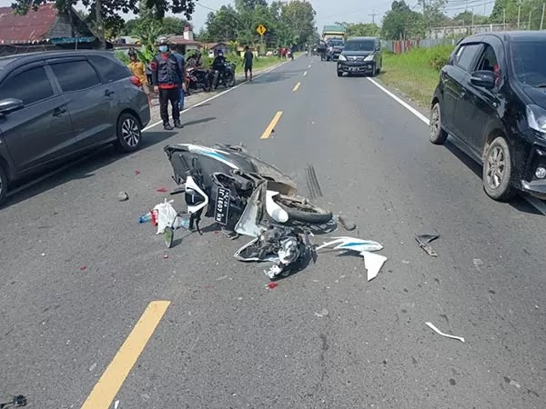 TRAGIS, Satu Keluarga Celaka Dihantam Truk, Bayi Langsung Tewas