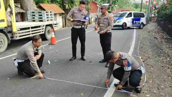 Seorang Guru Tewas Terlindas Bus di Tasikmalaya