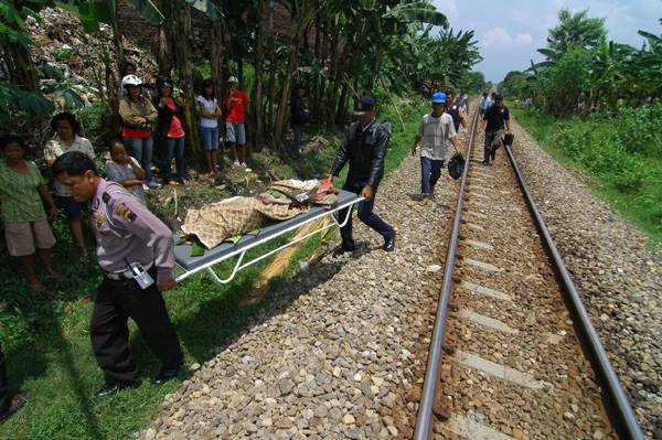 Tak Nengok Kanan Kiri, Seorang Pria di Karanganyar Tewas Ditabrak Kereta Api Argo Wilis