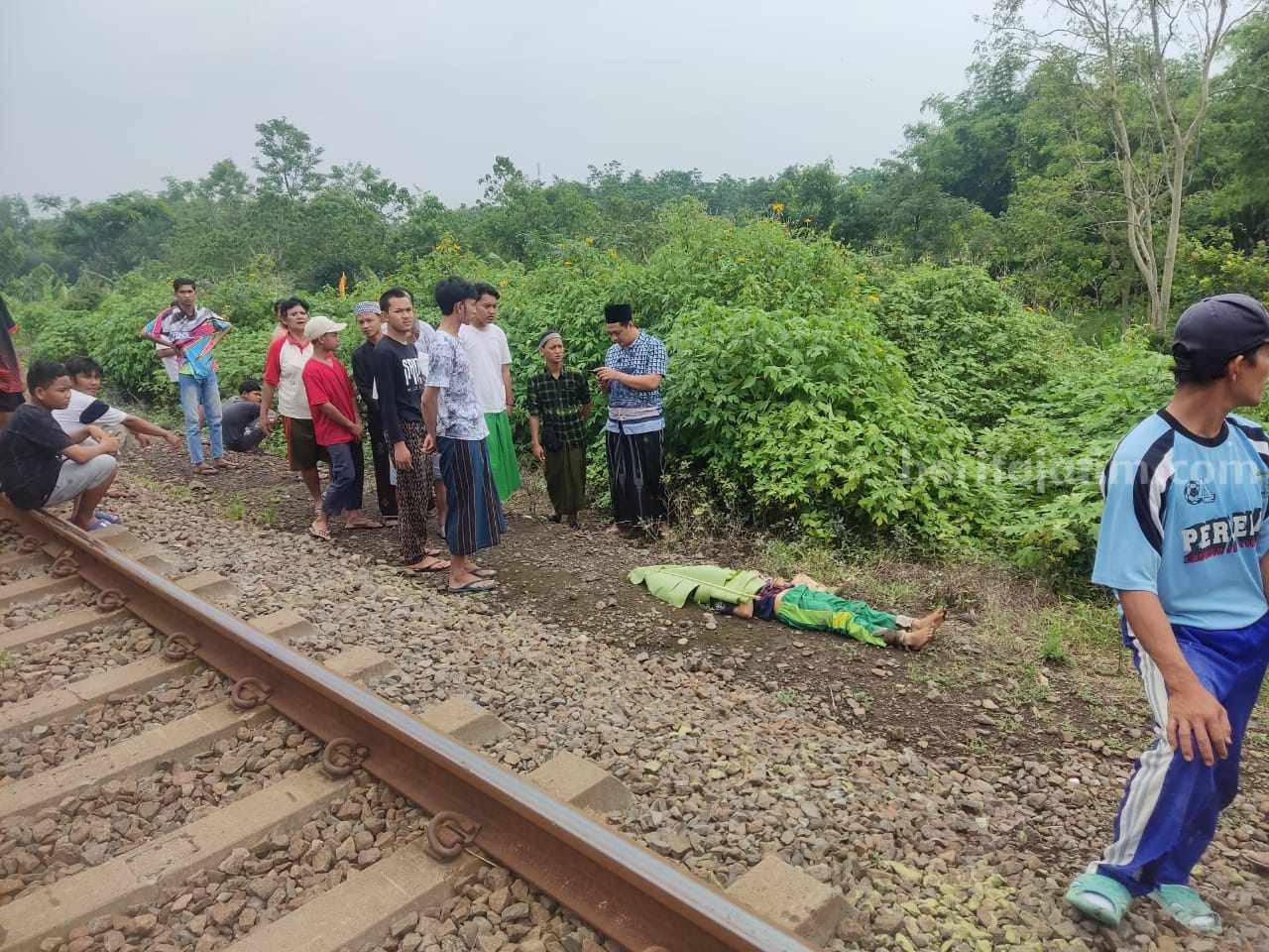 Seorang Santri Ponpes Ngalah Pasuruan asal Singosari Tewas Meninggal Ditabrak KA Pertamina