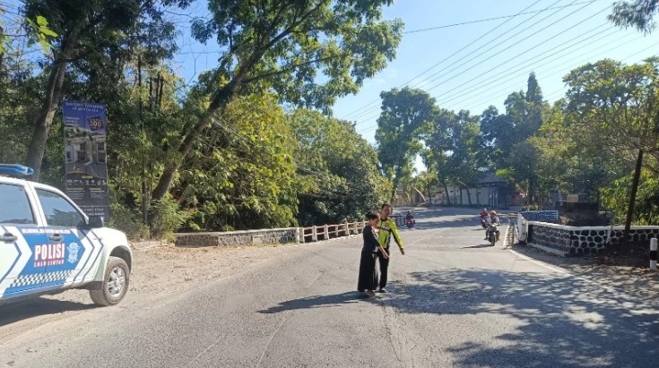 Hendak Ambil Kayu di Jalan, Siswa MTsN 3 Boyolali Terjatuh dari Minibus dan Meninggal Terlindas Roda Belakang