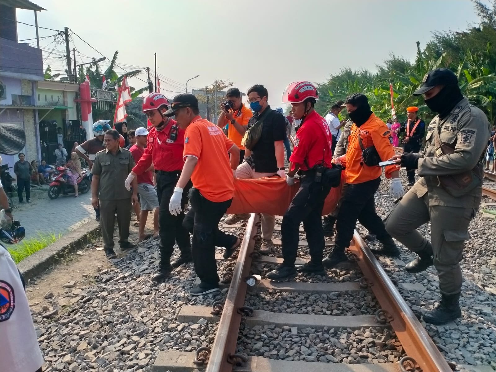 Siswa SD di Surabaya Tewas Tertabrak Kereta di Jalan Sememi