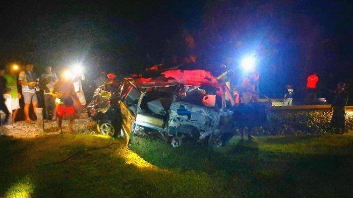 Suzuki Carry Ditabrak Kereta di Grobogan, 2 Penumpang Tewas, 4 Luka