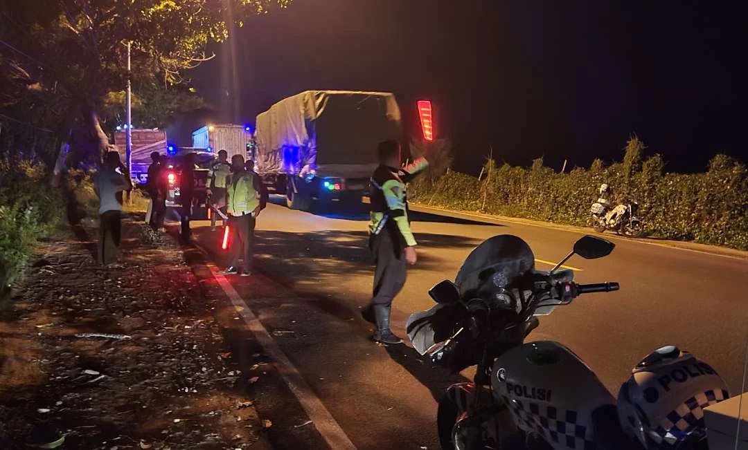 Tabrak Truk Parkir, Pengendara Motor di Tuban Tewas