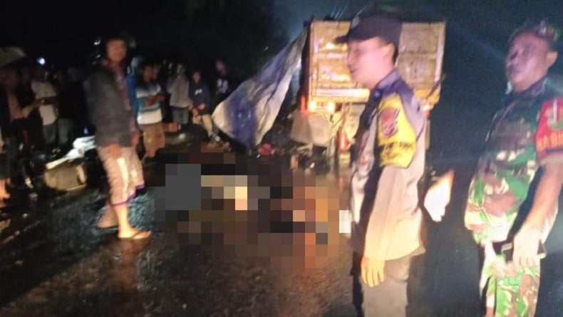 Tabrak Truk yang Lagi Parkir, Pemotor Tewas di Rumpin Bogor
