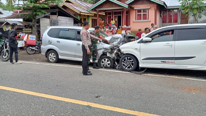 Tabrakan Adu Banteng Dua Mobil di Bolaang Mongondow, 1 Orang Tewas
