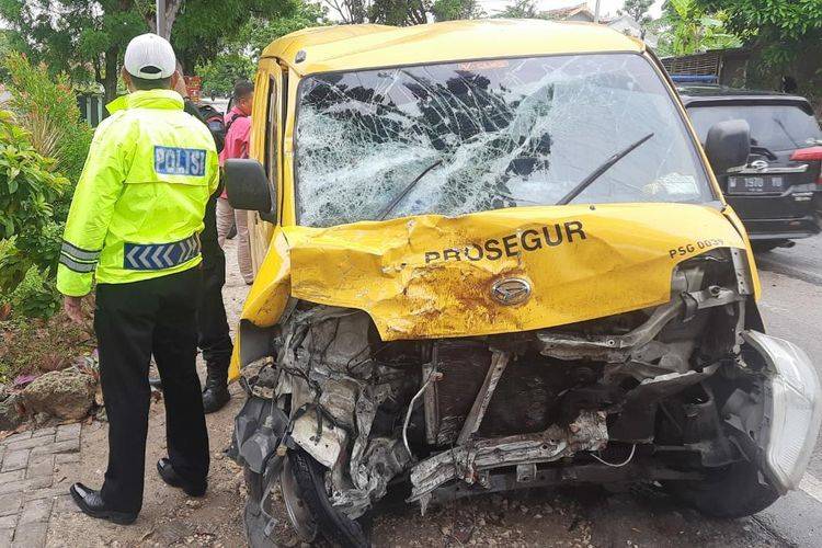 Tabrakan Beruntun 2 Mobil 1 Motor di Sumenep, Seorang Pemotor Tewas