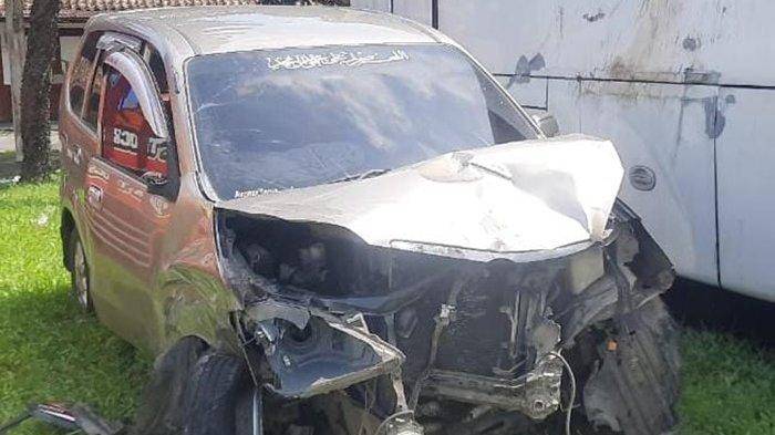 Tabrakan Mobil Daihatsu Xenia dengan 2 Motor di Borobudur Magelang, 1 Orang Tewas