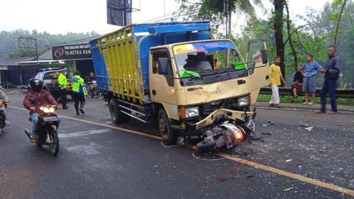 Tabrakan Motor dan Truk di Patuk Gunungkidul, Hampir Terlindas Begini Kondisi Korban