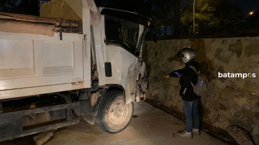 Tabrakan Truk vs Motor di Simpang Teluk Mata Ikan, Seorang Mahasiswa Tewas