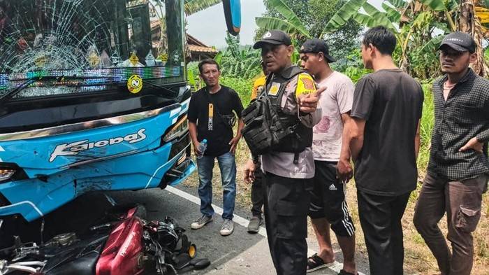 Tabrakan dengan Bus di Sukabumi, Pemotor Alami Luka Serius