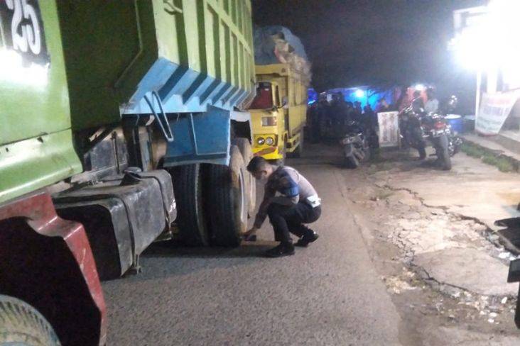 Tersenggol Kendaraan Lain, Pemotor Tewas Terlindas Truk di Bogor