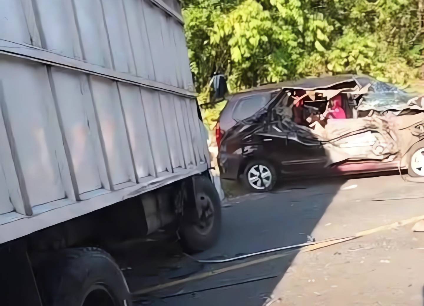 Truk Hino Vs Avansa di Jalan AKD Puncak Tumuyu, 1 Warga Toruakat Meregang Nyawa