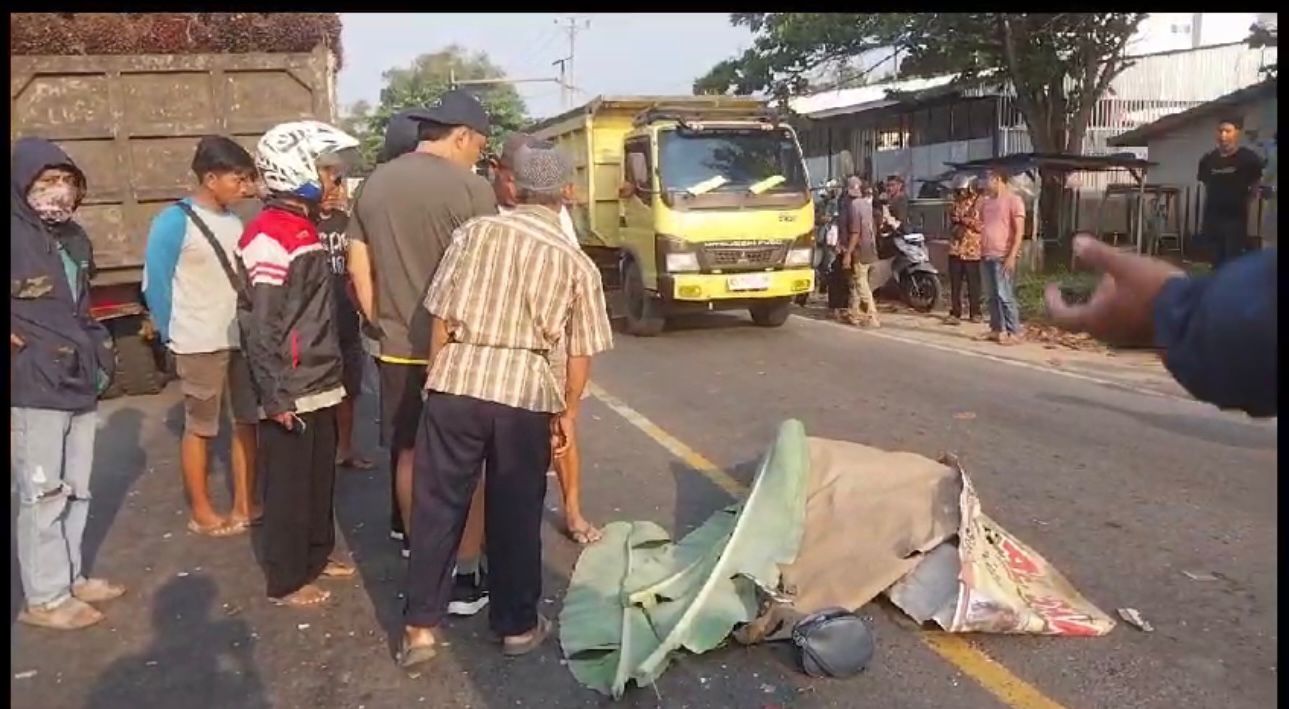 Truk Kelapa Sawit vs Sepeda Motor di Bengkulu Tengah, IRT Tewas