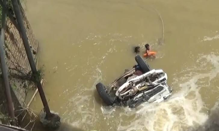Truk Molen Terjun ke Sungai di Tuban, 1 Orang Tewas 2 Hilang