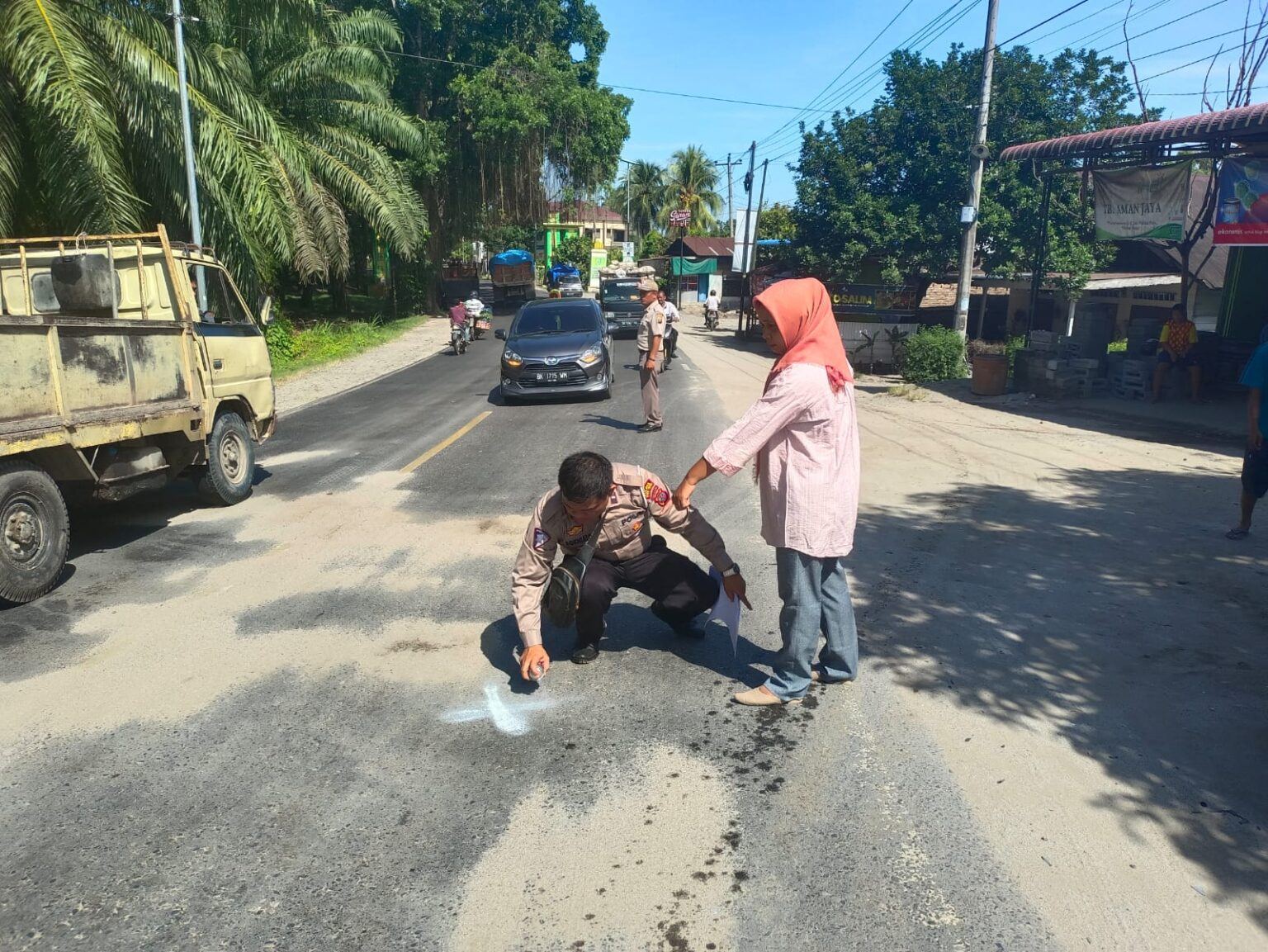 Wanita Pemotor Vario Tewas Tertabrak Truk di Tebingtinggi