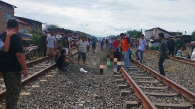 Wanita Tanpa Identitas Tewas Terpotong di Rel Kereta Api Jalan Padang
