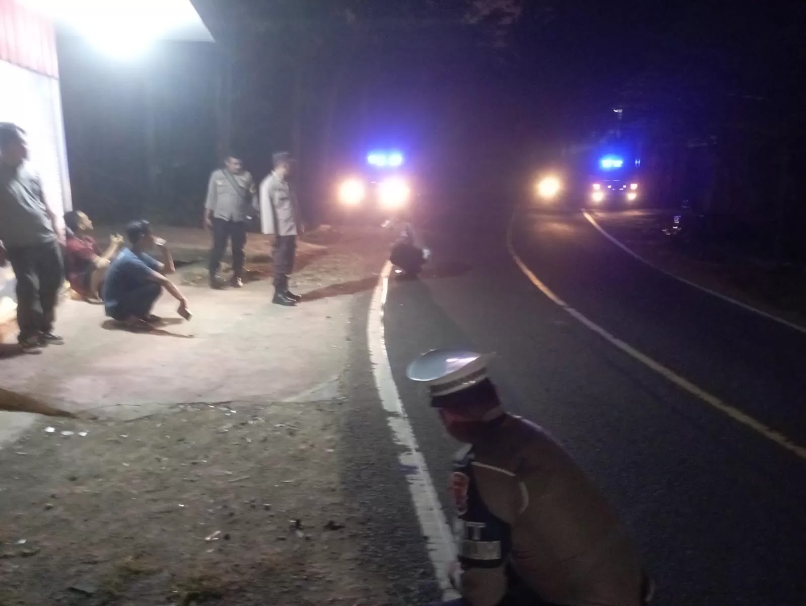 Pelajar 14 Tahun Tewas usai Gagal Salip Truk Lalu Tabrak Minibus di Pacitan