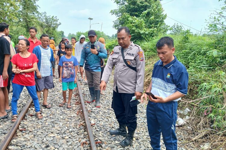 Pria di Tebing Tinggi Tewas Ditabrak Kereta Api Gara-gara Berjemur di Pinggir Rel