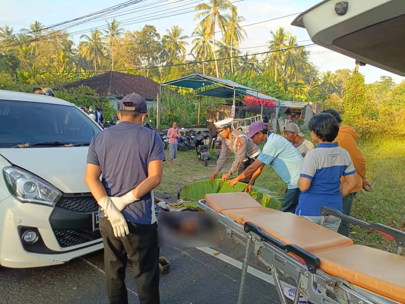 Tiba-tiba Ditabrak Mobil Dokter, Pemotor Ini Tewas Menabrak Truk di Jembrana