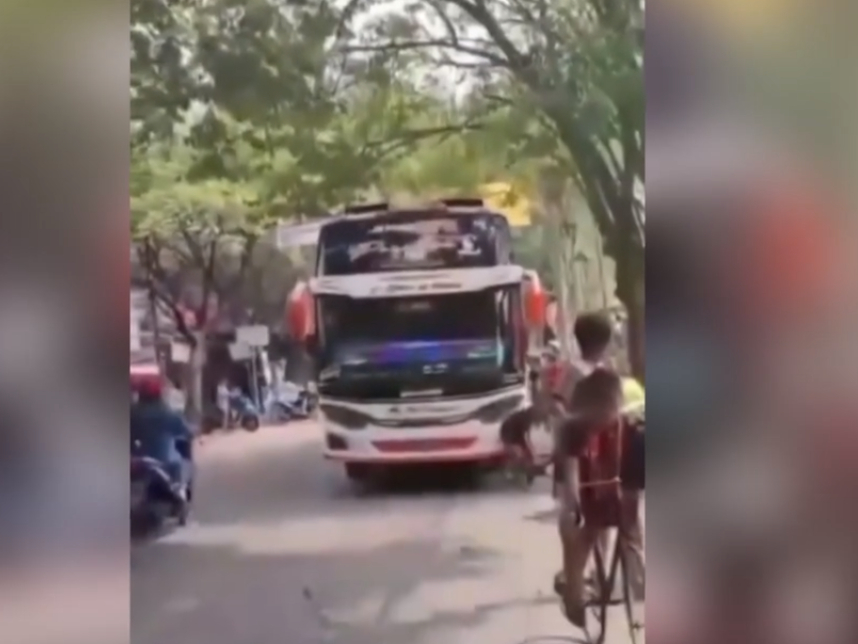 Tragis! Anak Kecil di Tangerang Kejar Bus Telolet Pakai Sepeda, Jatuh lalu Terlindas