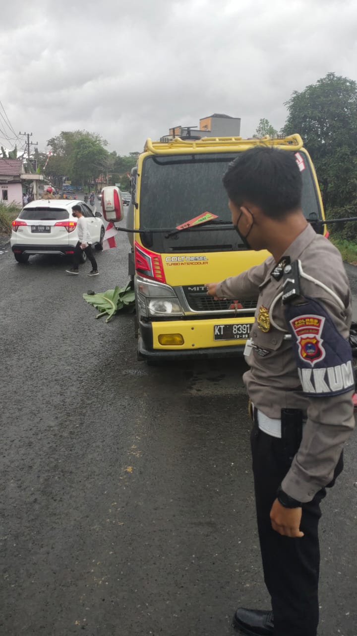 Kecelakaan Maut di Tanah Bumbu, Wanita ini Jatuh dan Meninggal Dilindas Truk, Gara-gara Lupa Menaikkan Standar Samping