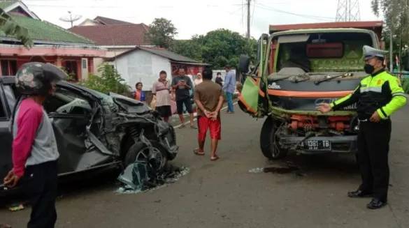 Kecelakaan Adu Moncong di Cilacap, Minibus vs Dump Truk, Begini Kondisi Korbannya