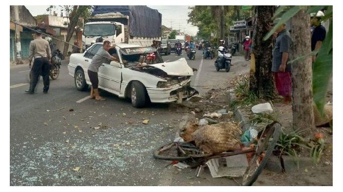 Tragis, Tukang Sayur di Tulungagung Dihantam Mobil dari Belakang, Kondisi Korban Kritis