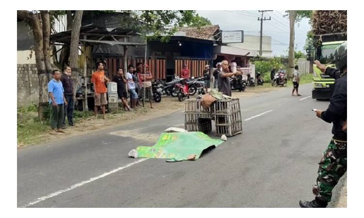 Hendak Nyebrang Jalan, Pejalan Kaki Tewas Tertabrak Motor di Kediri, Keluarga Histeris