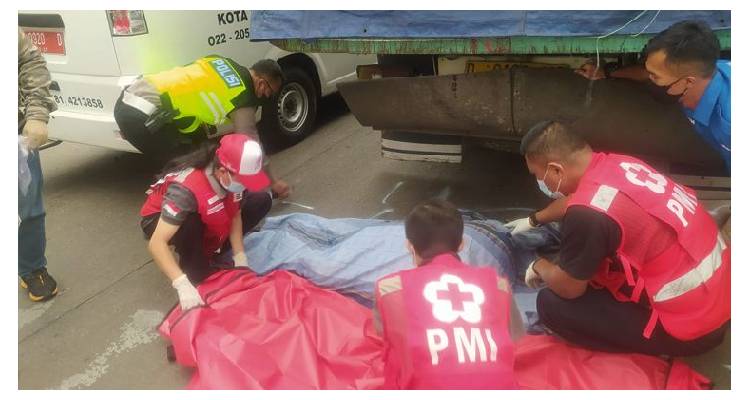 Pemotor Tewas Usai Disenggol Pikap Lalu Terlindas Truk di Jalan Soekarno Hatta Kota Bandung